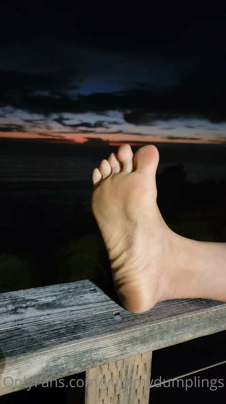 17 sexy sunset 🎴 photos. Fully nude and with an amazing back..