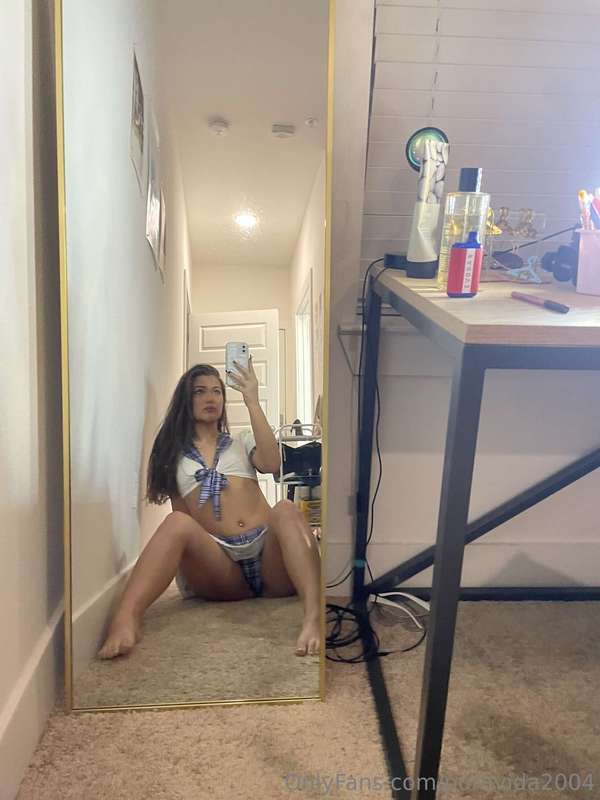 do y’all like my new outfit? ;)