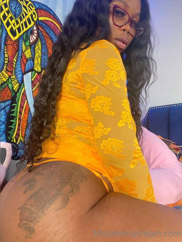 Ass so fat. Soft and juicy.