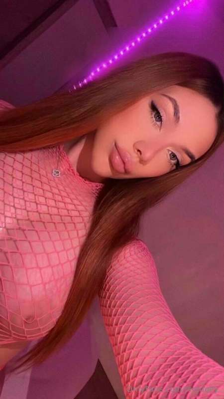i promise to keep you hard all night if you DM me 😈😋