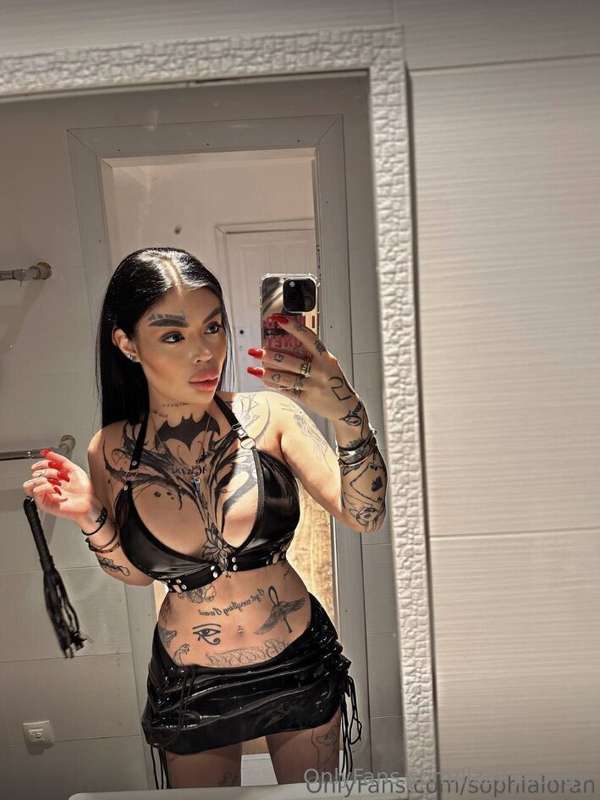 🎀 free page of my best friend @sophialoran she is a goddess ..