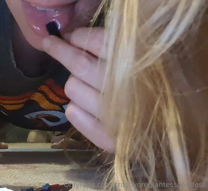 crushvoregiantessgoddess