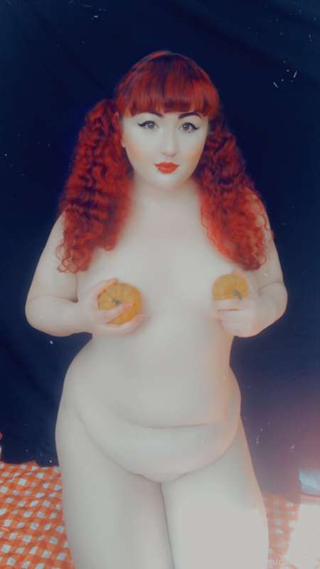 Cutie bbw showing off her pumpkins 🎃