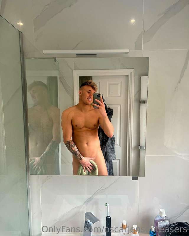 Peachy surprise for the bank holiday, swipe across to see 🍑
..
