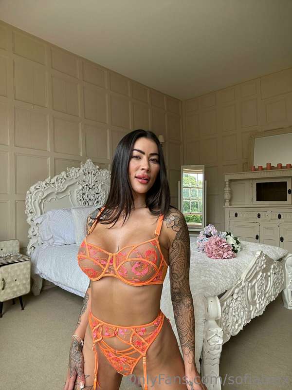 Which coloured set suits me best?💕
