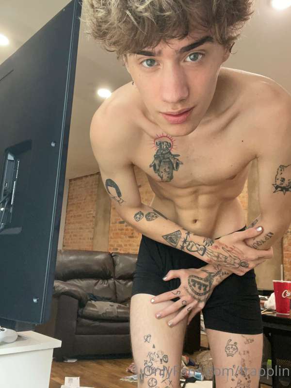 Hello it’s me like this bitch