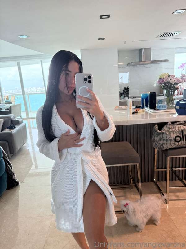 First person to message me gets to join me in the shower 💦