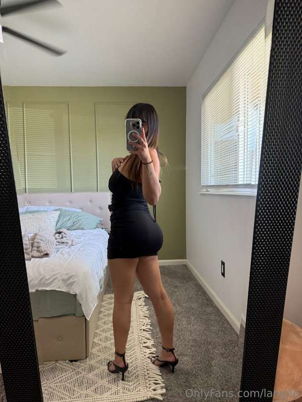 This dress isn’t tight, it’s just trying to survive 😈