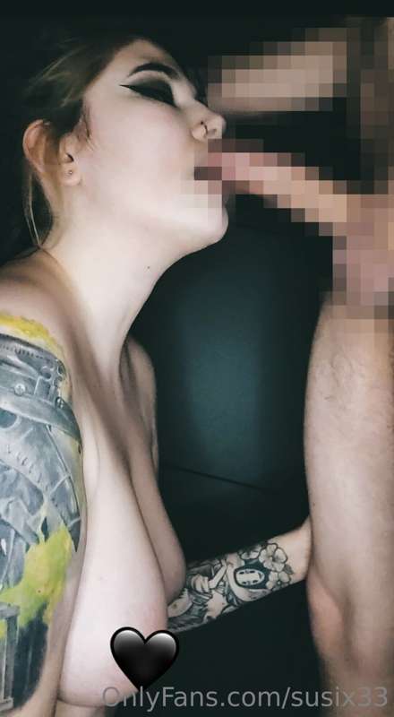 Watch me give someone a nice blowjob! 😍 I love this dick so ..