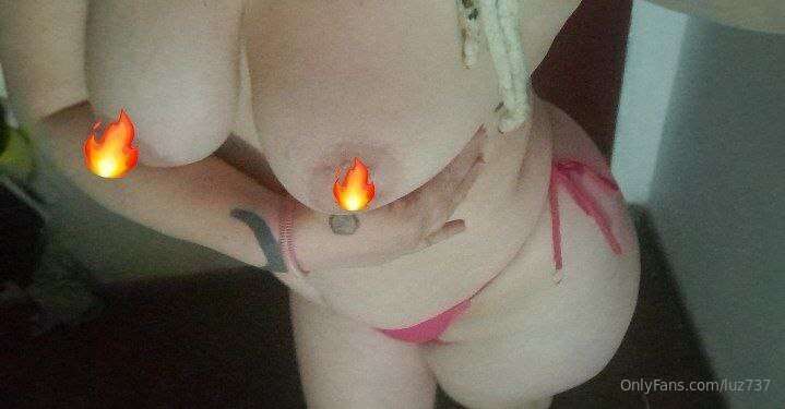 *Sexy M.I.L.F* ✅ ✅
✔️FREE 🎀 Cum on my tits baby I will cream..