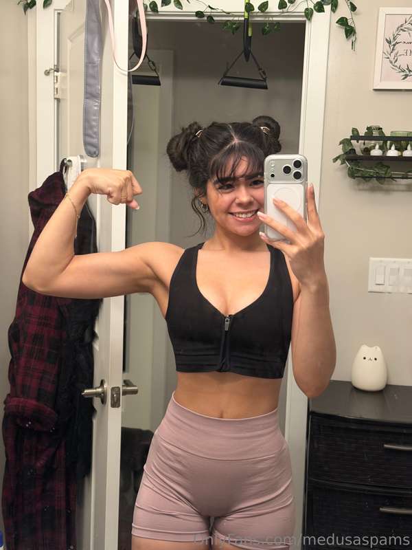 Pretty good workout today 🏋🏻‍♀️ I truly love this hair style..