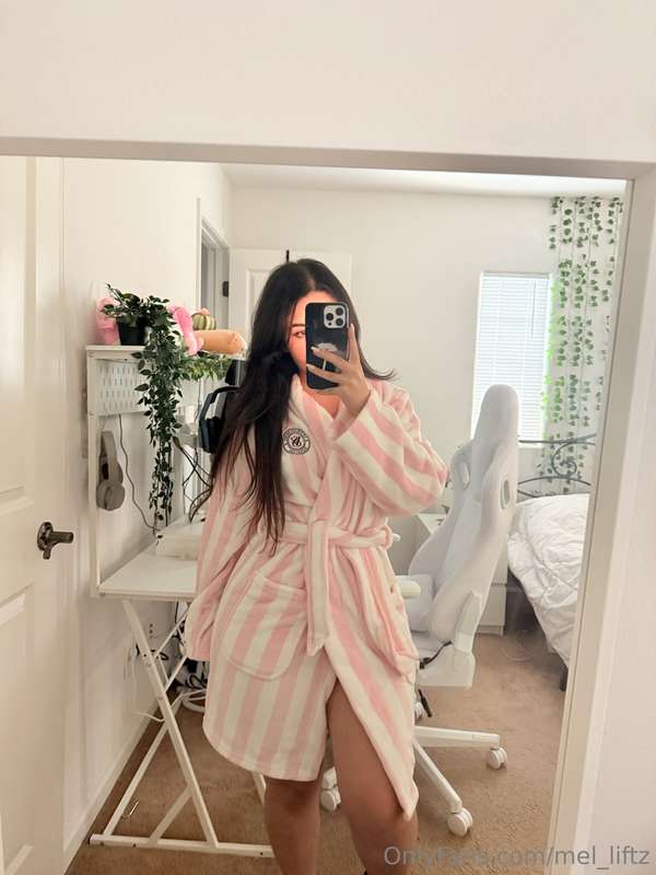 omg do i take the robe off in the dm 🤭