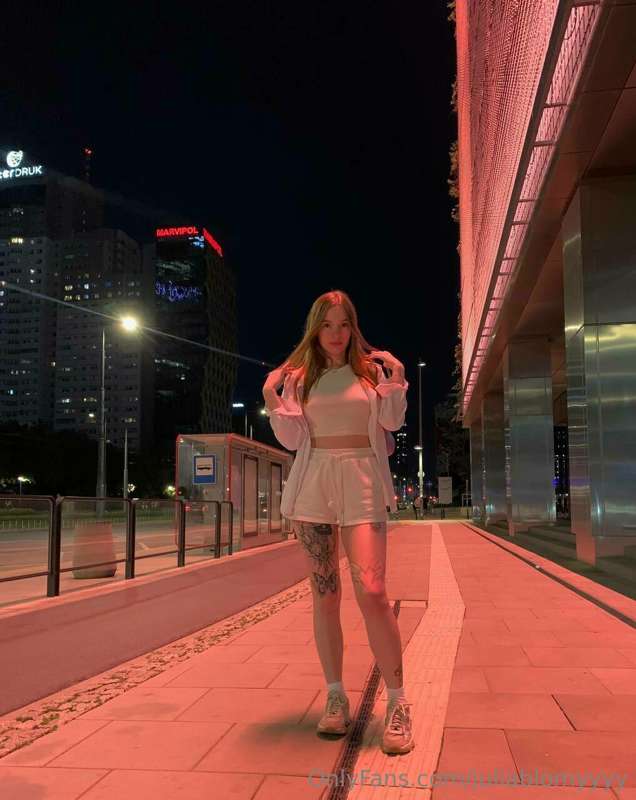Do you like walking around the city at night?🥰😍

When there ..