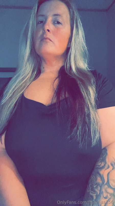 Hi baby! Come see my naughty 😈 side 🖤🔥 @juicyjules256 