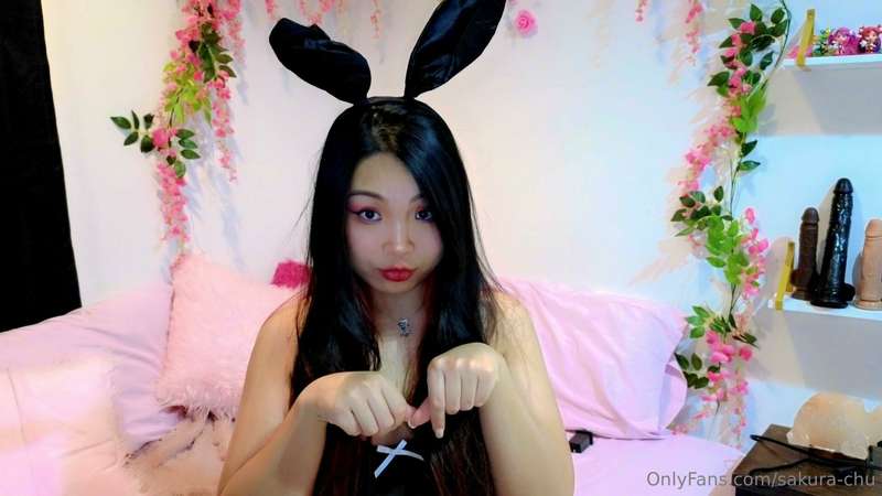 Bunny girl in a action Dm me😉