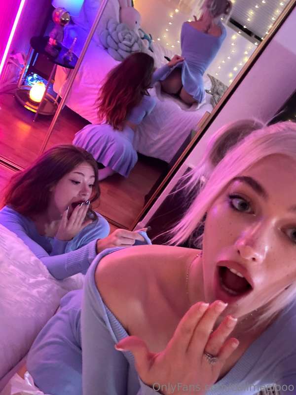 Do you want see more photo and video with @whosari1414 ? 🎟️
