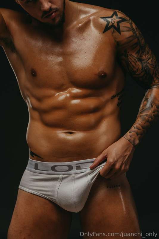 playing underwear model for a while 📸😎