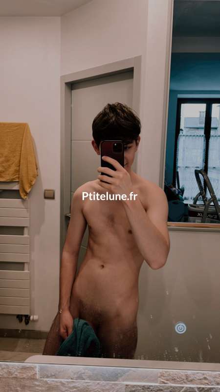 Shower ! 🛀🧼

🥵 See more here : onlyfans.com/ptitelune.fr