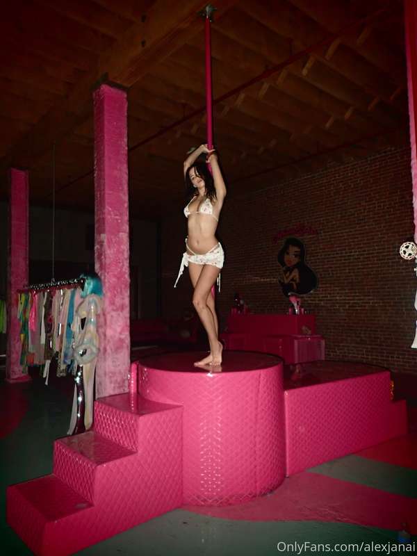 alexjanai