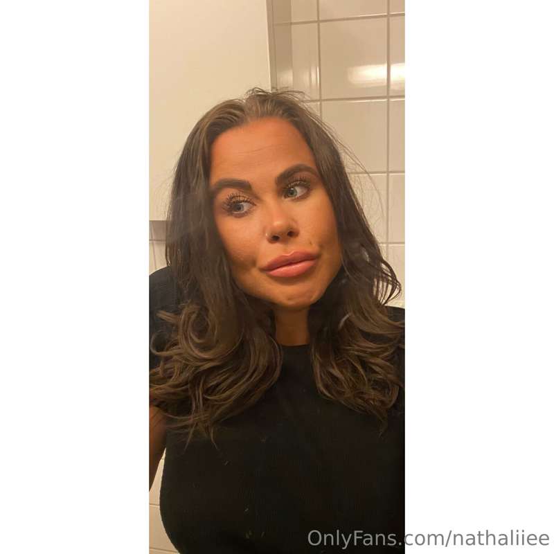 Resting bitch face 😈
How do you like my contents ? 🤭🔝