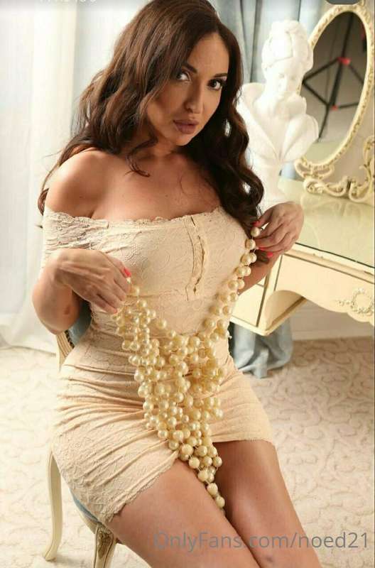 Experinced horny milf @sinfully_free needs someone to play n..