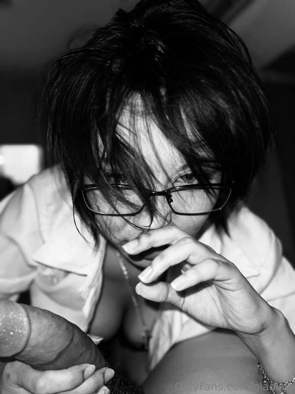 D SUCKER GIRL.