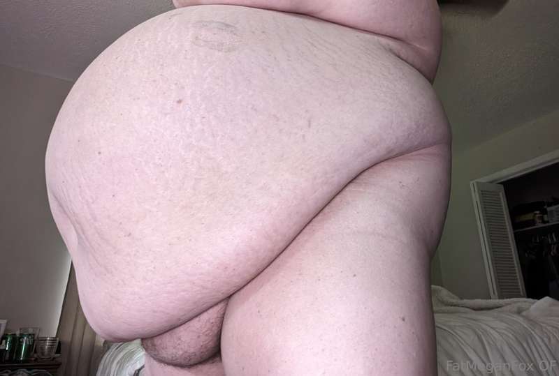 who would rather get smothered by my big belly than go to wo..