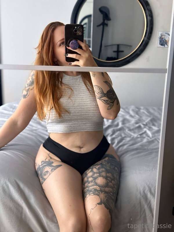 Une de mes jambes manque d'encre non ? ❤️💕 @tapetitecassie 