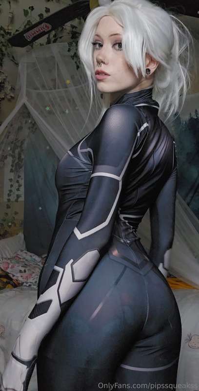 I didn't get many good pictures as black cat :')