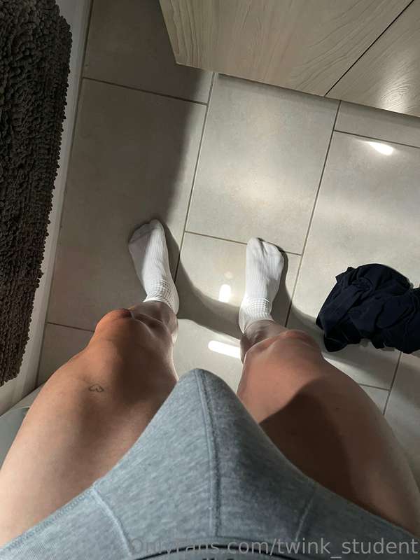for my feet lovers, with or without?👅