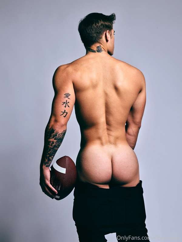 Be honest guys. Is that ass perfect? 🤔