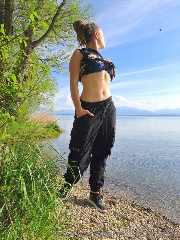Enjoying the sun and the beautiful view 😍😍😍