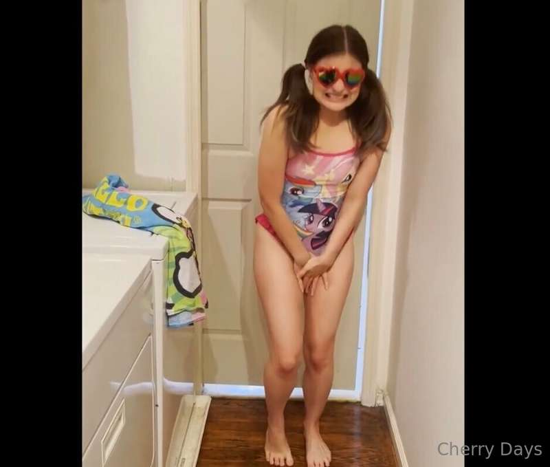 💧Holding it in Before Going in Swimsuit in Bathtub💧

New vid..