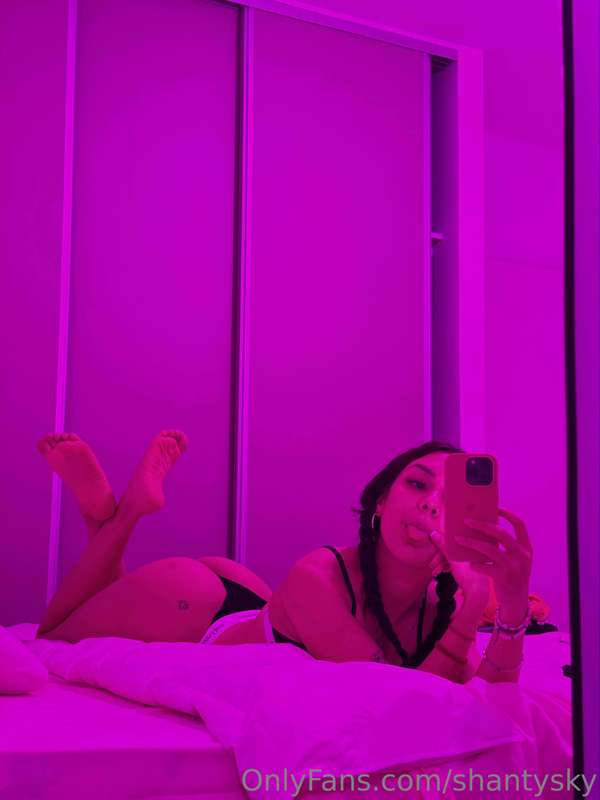 Waiting for someone! 🥵😈