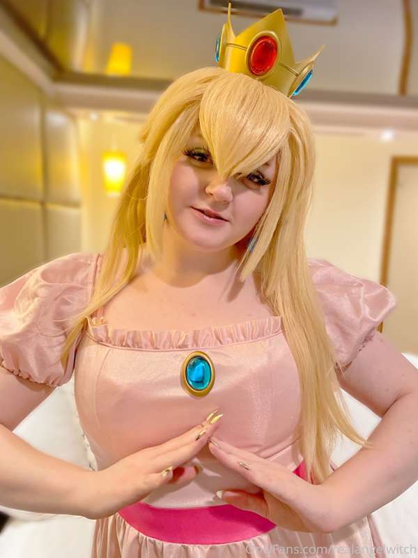 Oh Peachy~ 🍑 

Hope my peach is big enough for you all 💕💎💐