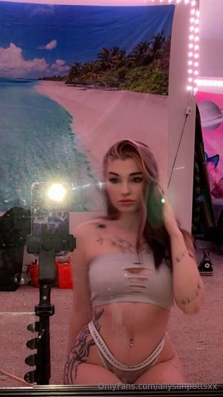 Tip me for the nude vids 😁😈