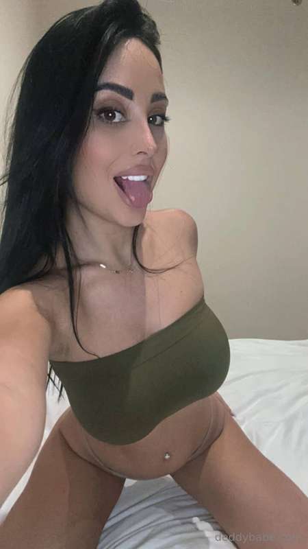 Finalmente un po' di relax sul letto dopo le feste🫢
