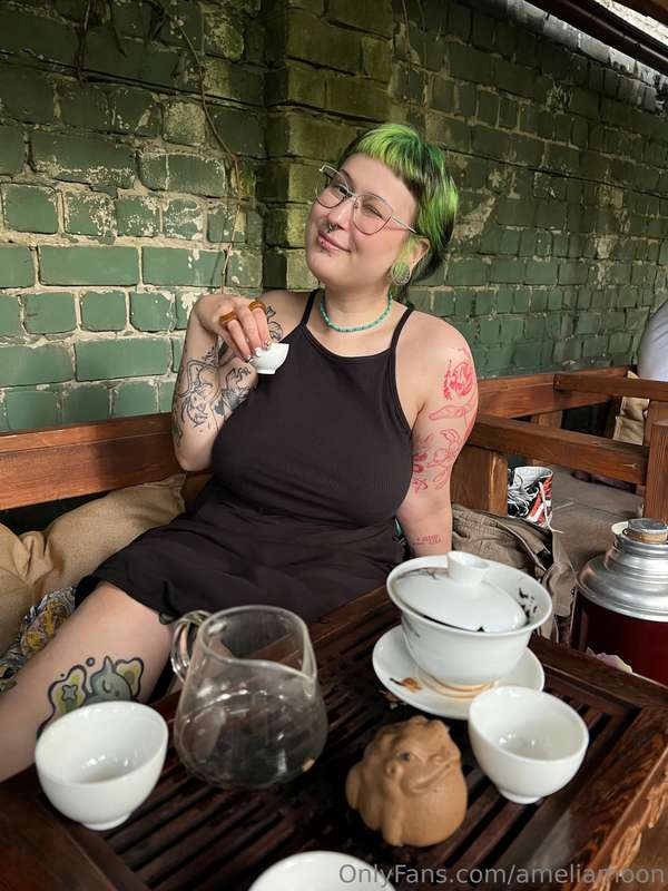 Sometimes all it takes is a nice cup of tea and a couple nic..