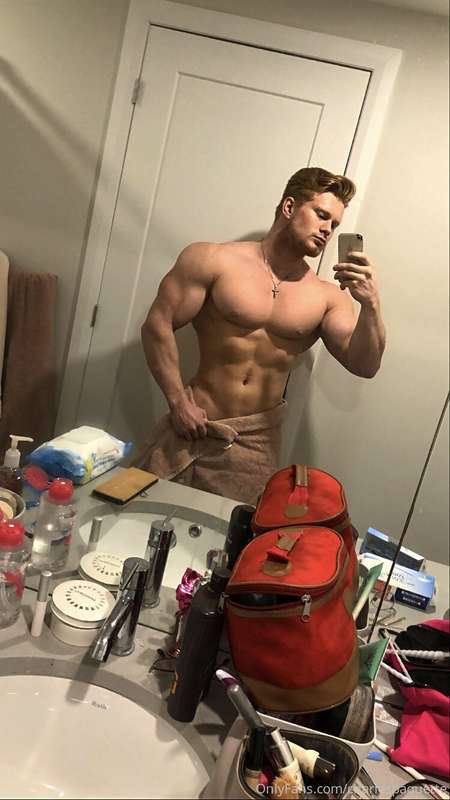 Out of the shower, time to be naughty. 😈👅