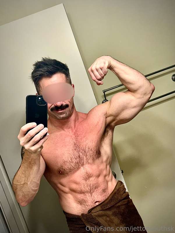 chiselled43
