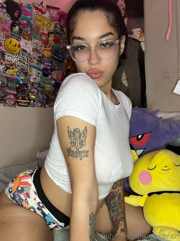i wanna put my titties in ur face so bad 😩😩