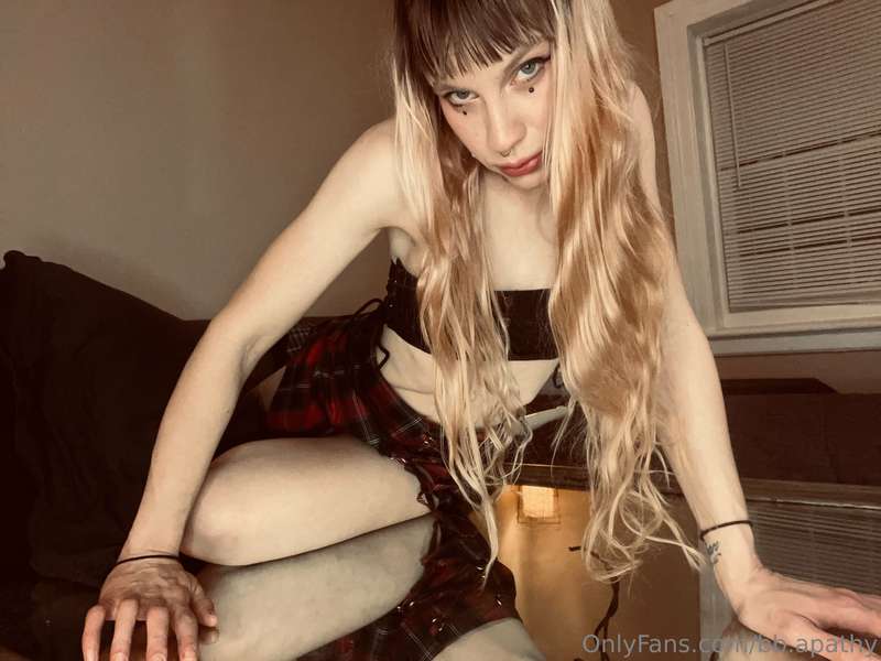 ❕HAPPY FRIDAY,  FREAKS❕

I got new skirts and this is one of..