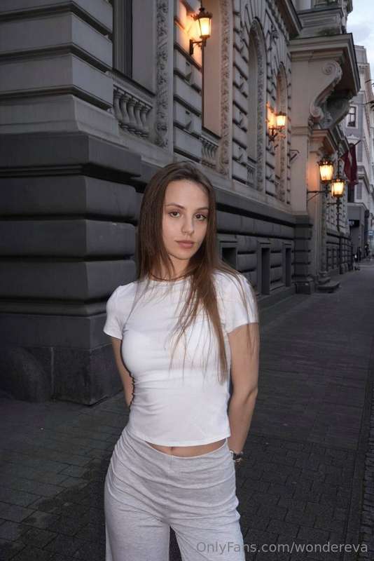 Enjoying the city lights tonight… wanna join me? 🌃