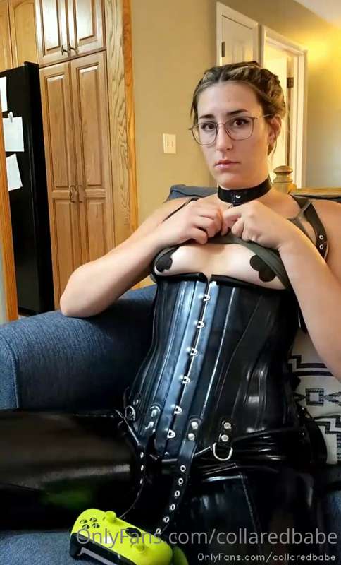 collaredbabe image #1