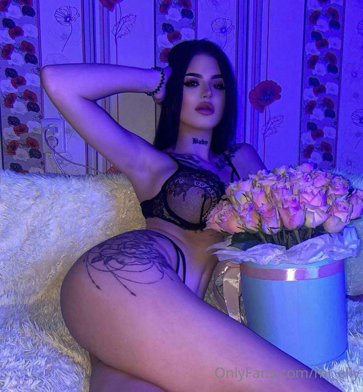Again those guys think they’ll fuck me for flowers…
They sti..
