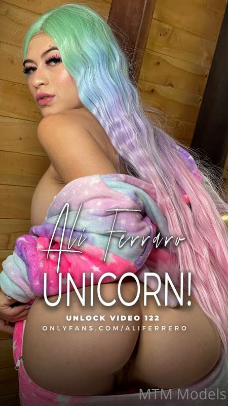 NUEVO VIDEO - 122 - UNICORN - Un unicornio muy sexy. muevo m..