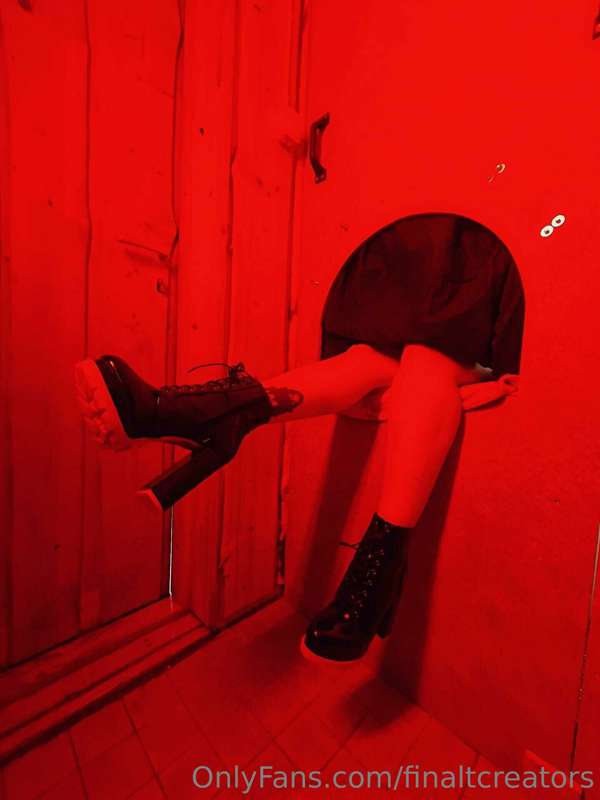 🕳️@MissHornyGirl sai just oman GLORY HOLE tilan!😍🕳️ Ihan tör..