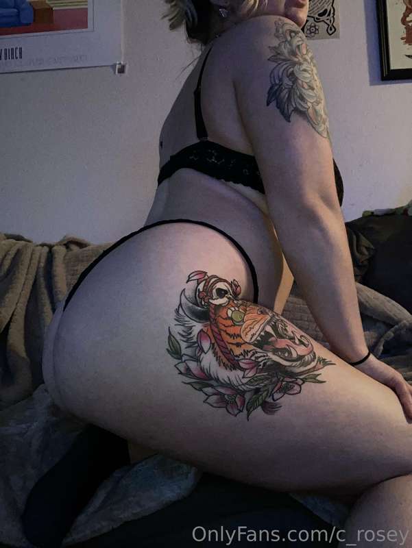 Send me a little tip and get a sexy surprise in your inbox 😘