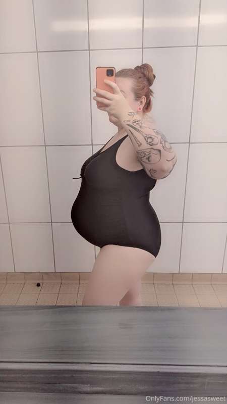 So. Pregnant. 🤰