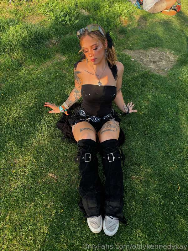 Will you fuck me right here? 😏
